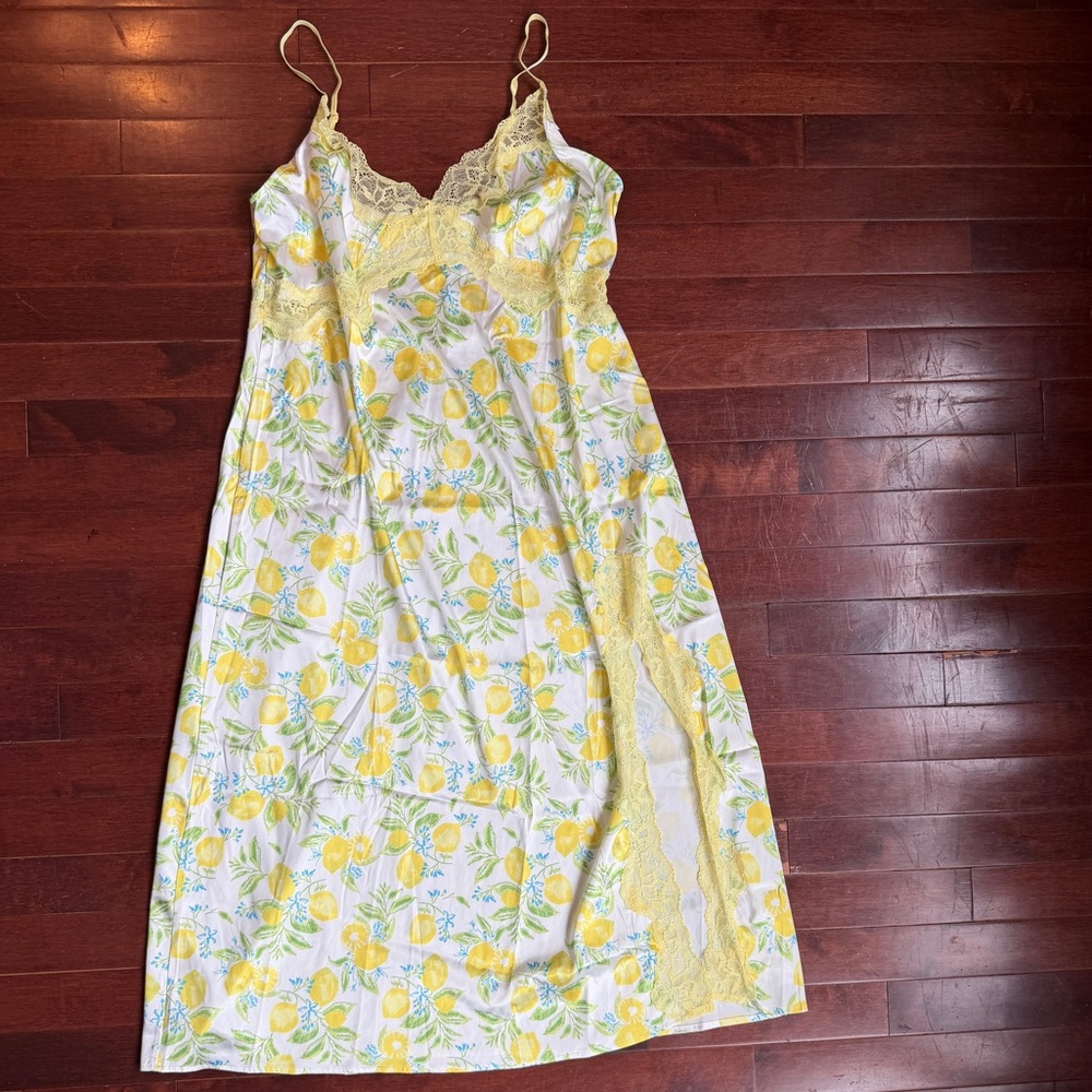 Adore Me Lemon Print Long Chemise Slip – White/Yellow – Size M – NWT